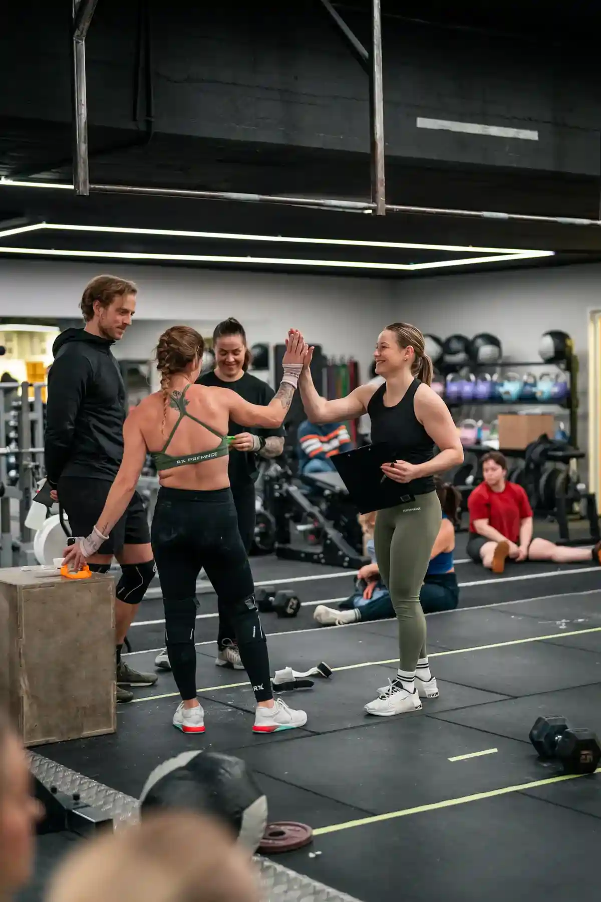GRUPPTRÄNING PÅ CROSSFIT TEGEN
