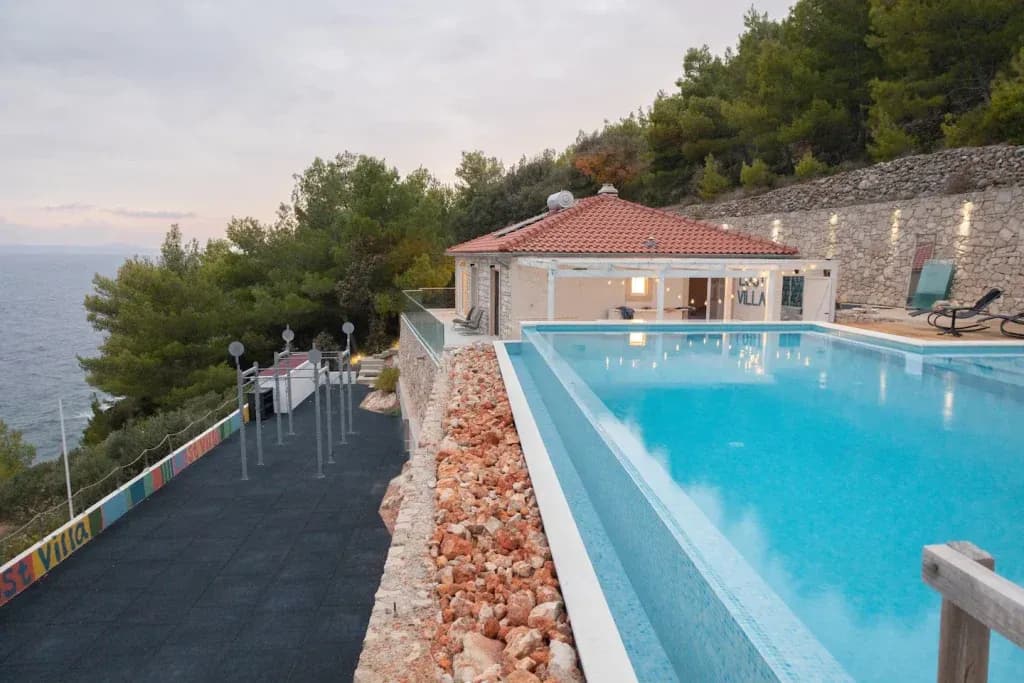 Utomhustr\u00e4ning p\u00e5 Hvar